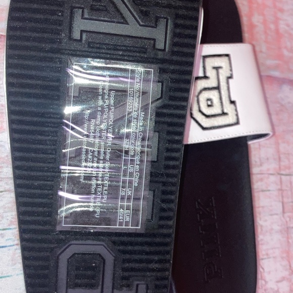 VS PINK- Slides, Sz: Lrg, Blk sole w/ Wht Strap & Blk&Wht Fabric Logo 'P', NWT - Picture 3 of 3